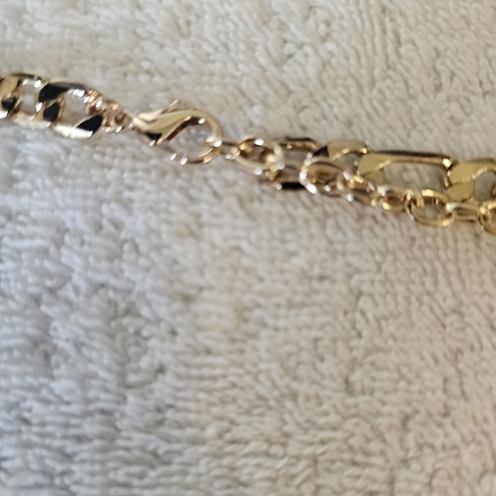 NWT On 34th Gold, Crystal, Pearl Mixed Charm Necklace Unique 18" - Picture 6 of 14